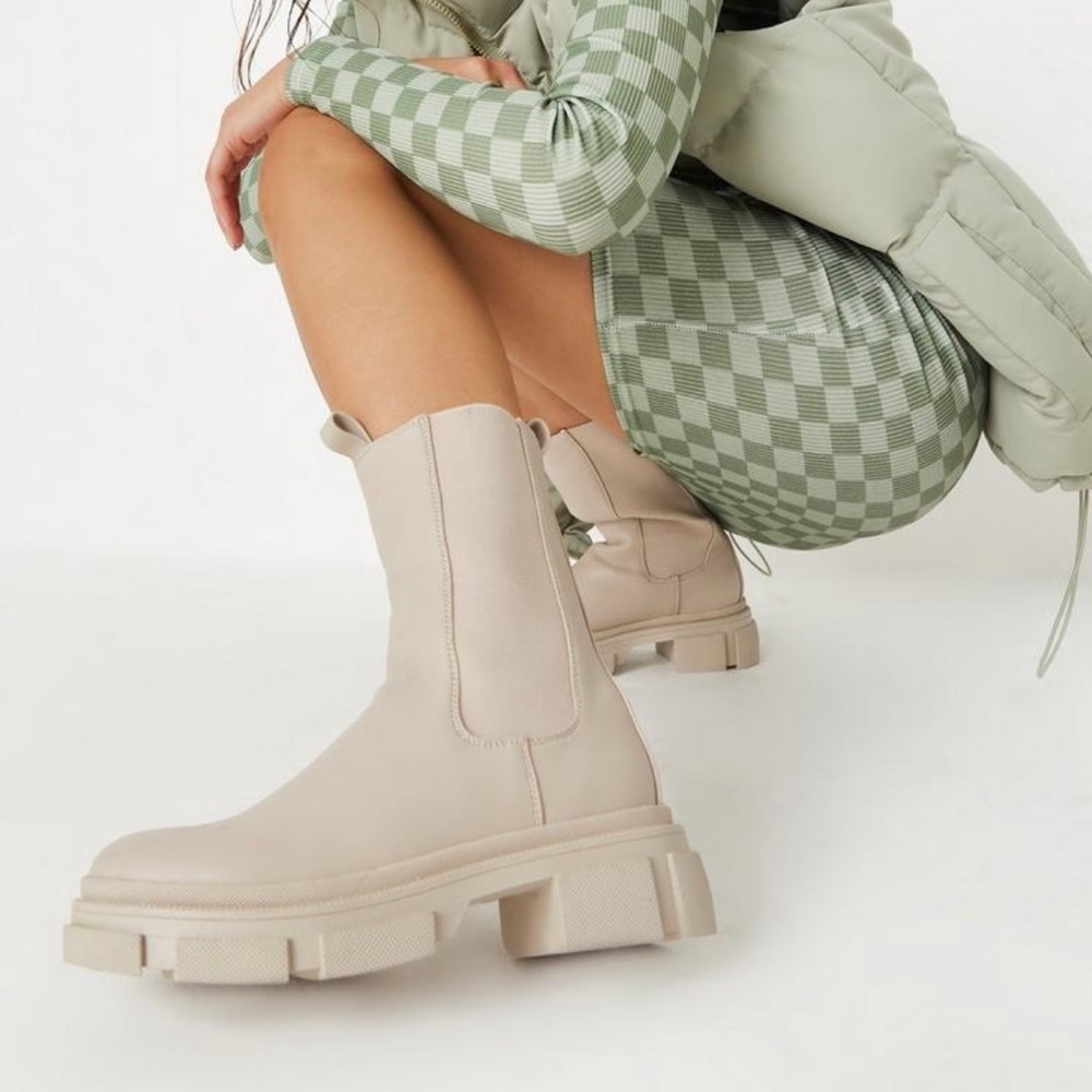 NWT Missguided pull on boots cream size 9